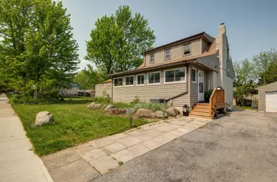 Detached in Burlington