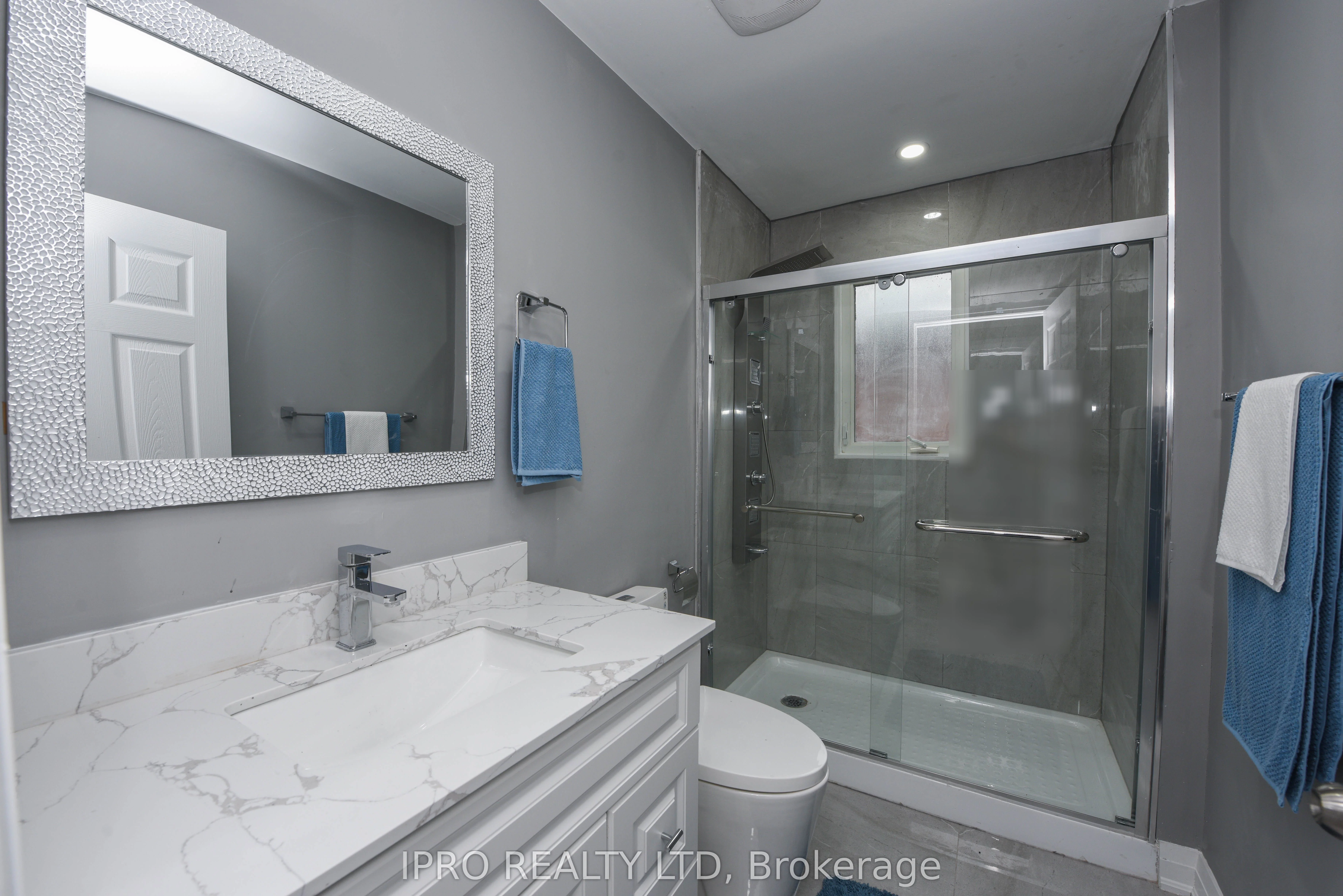 1259 Ogden Avenue, Mississauga, ON L5E 2H5