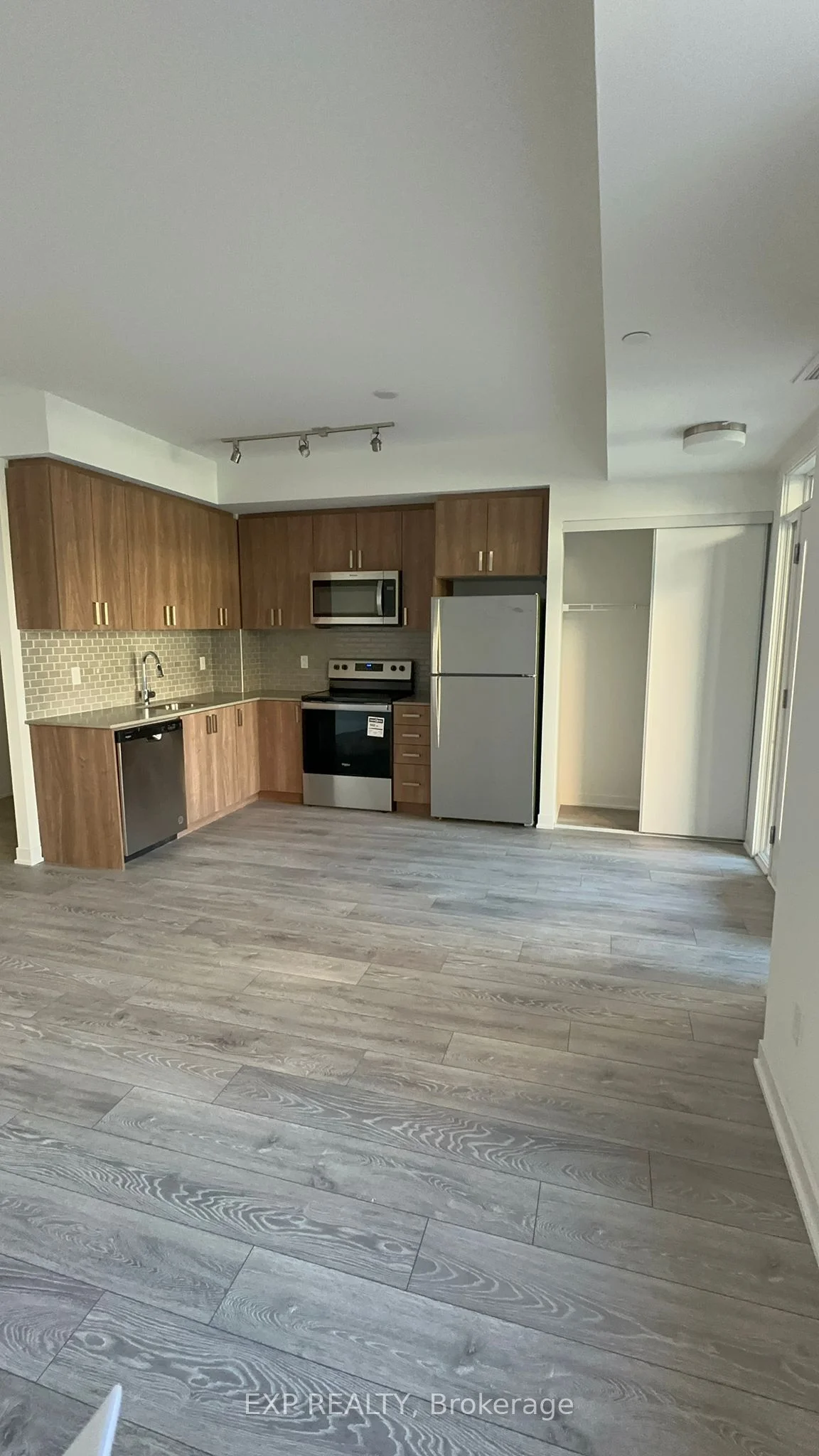 4015 Hickory Drive TH21, Mississauga, ON L4W 1L1