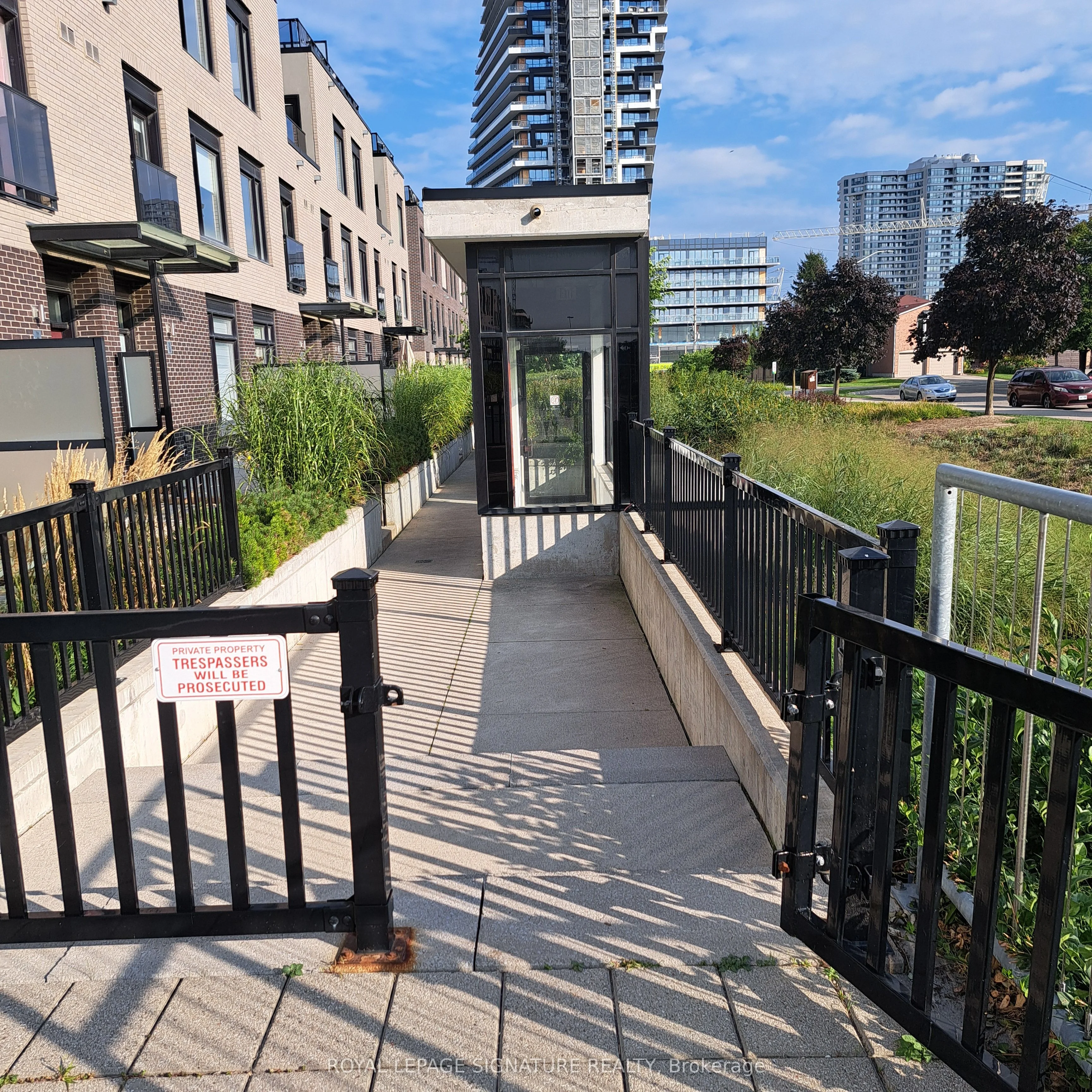 4030 Parkside Village Drive 8, Mississauga, On L5b 0k2