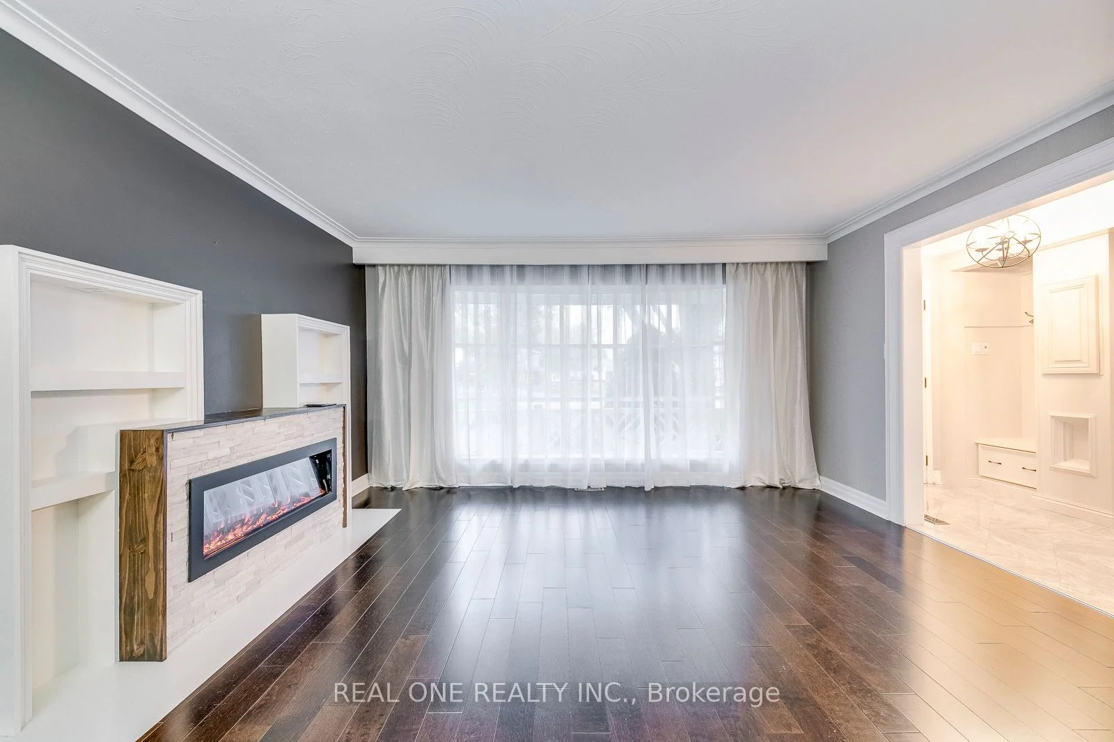 350 Trafalgar Court, Burlington, ON L7L 4W2