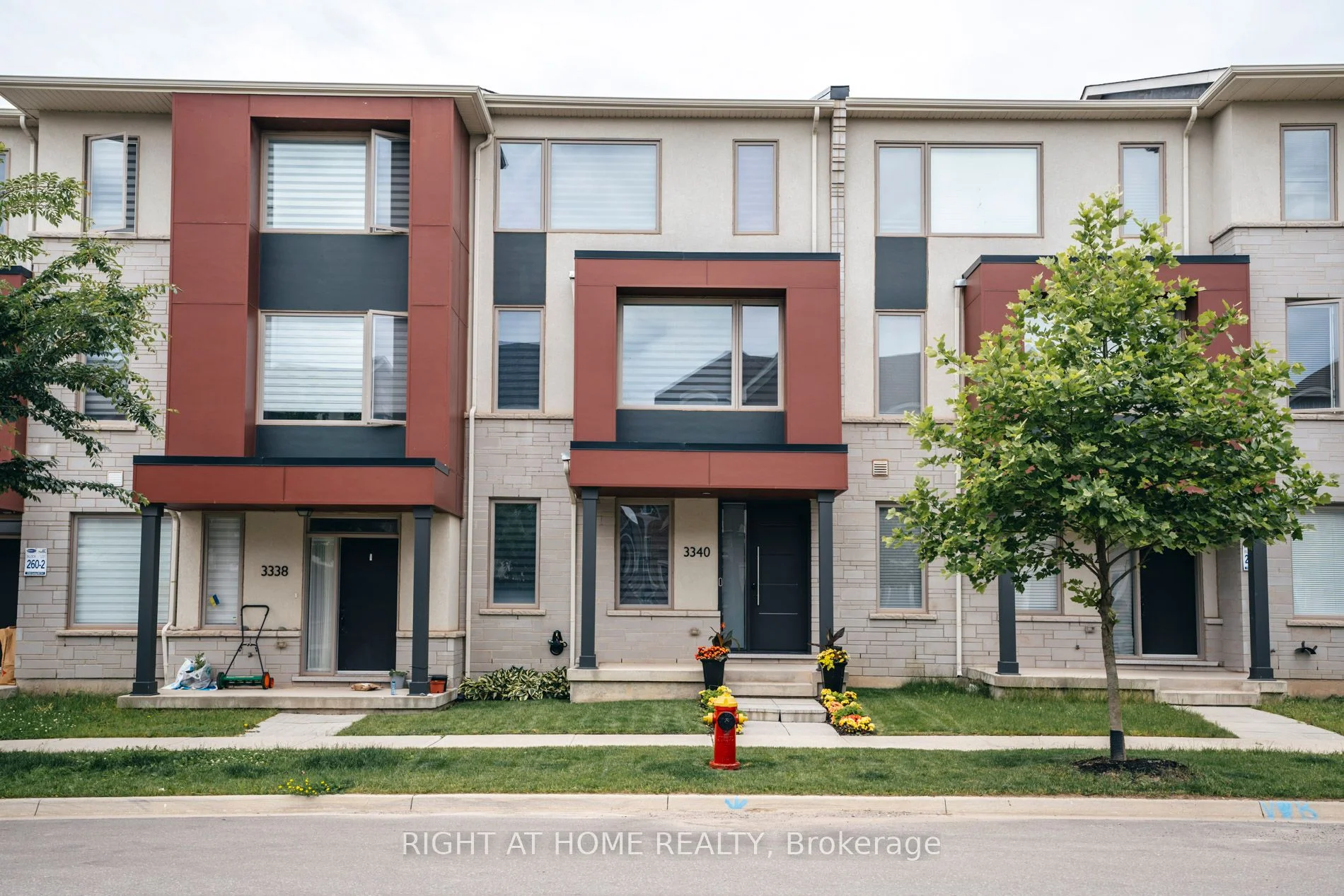 Att/Row/Townhouse in Oakville