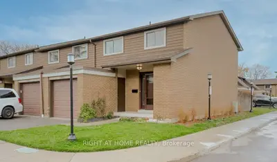 Condo Townhouse in Burlington