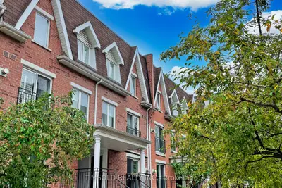Condo Townhouse in Toronto