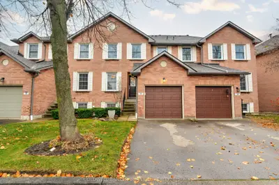 Condo Townhouse in Burlington