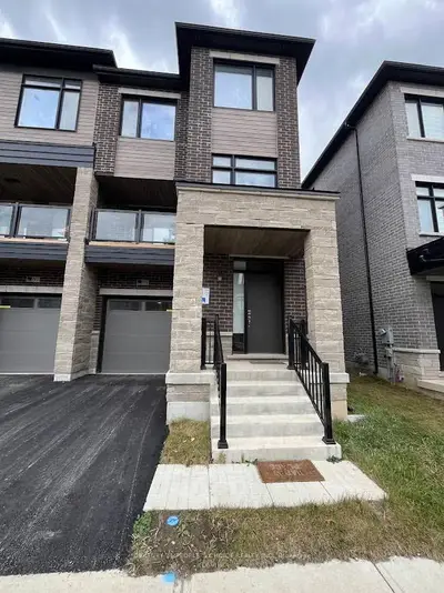 Att/Row/Townhouse in Milton