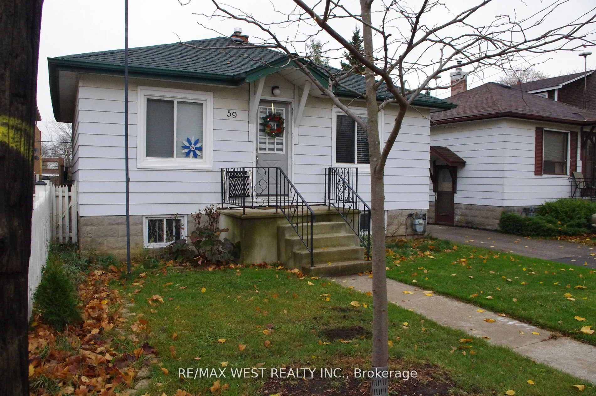 59 Fairfield Avenue, Toronto W06, On M8w 1r6