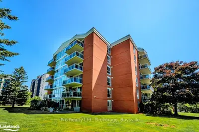 1071 Queens Avenue 302, Oakville, On L6h 2r5