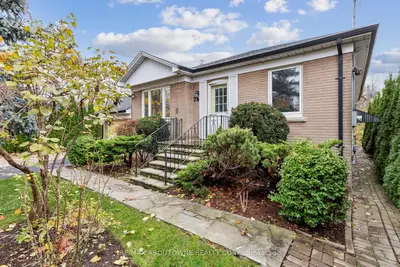 Detached in Oakville