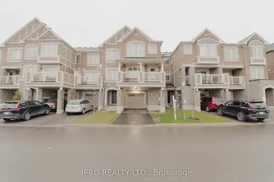 Att/Row/Townhouse in Milton
