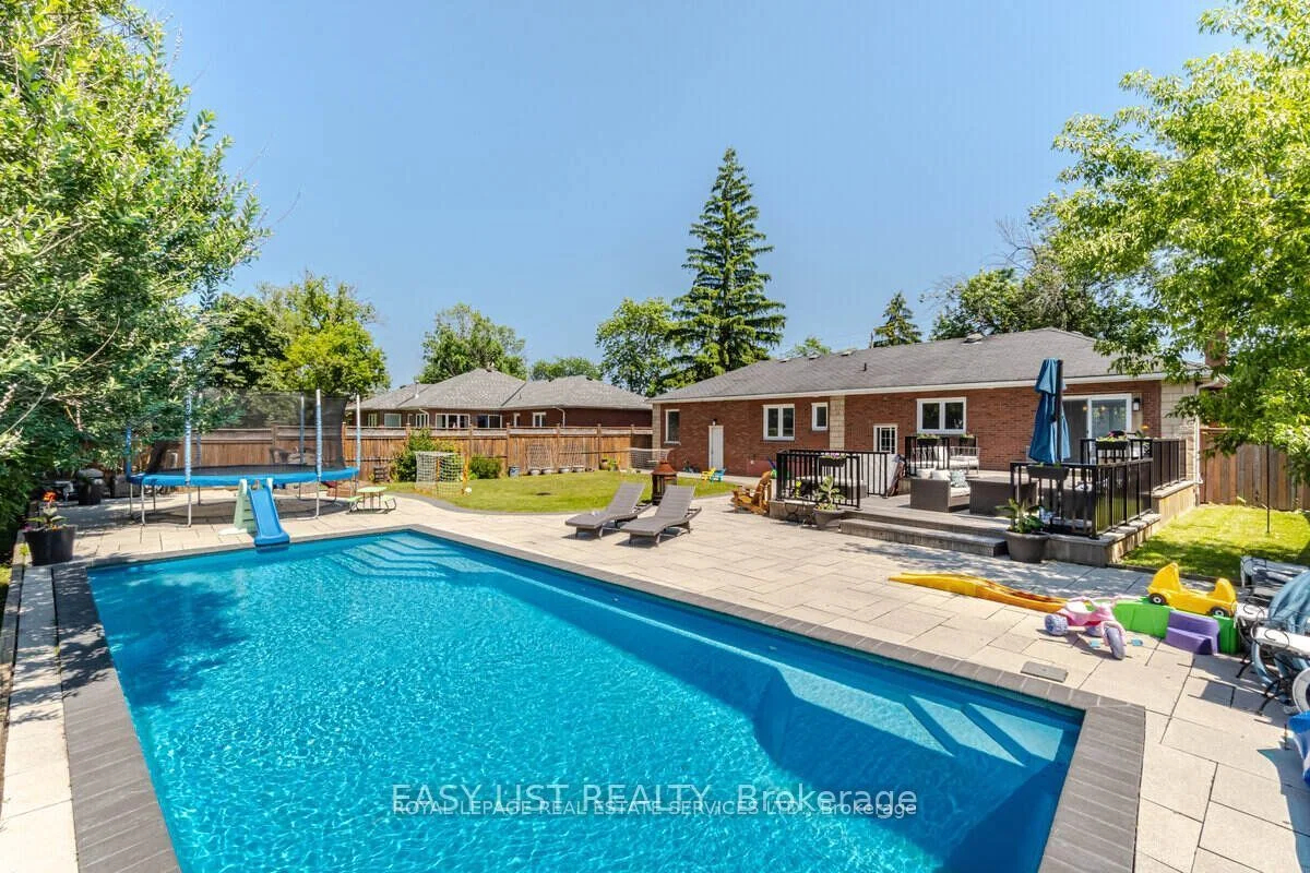 1285 Rebecca Street, Oakville, On L6l 1z3