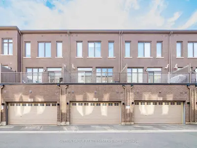 Att/Row/Townhouse in Oakville