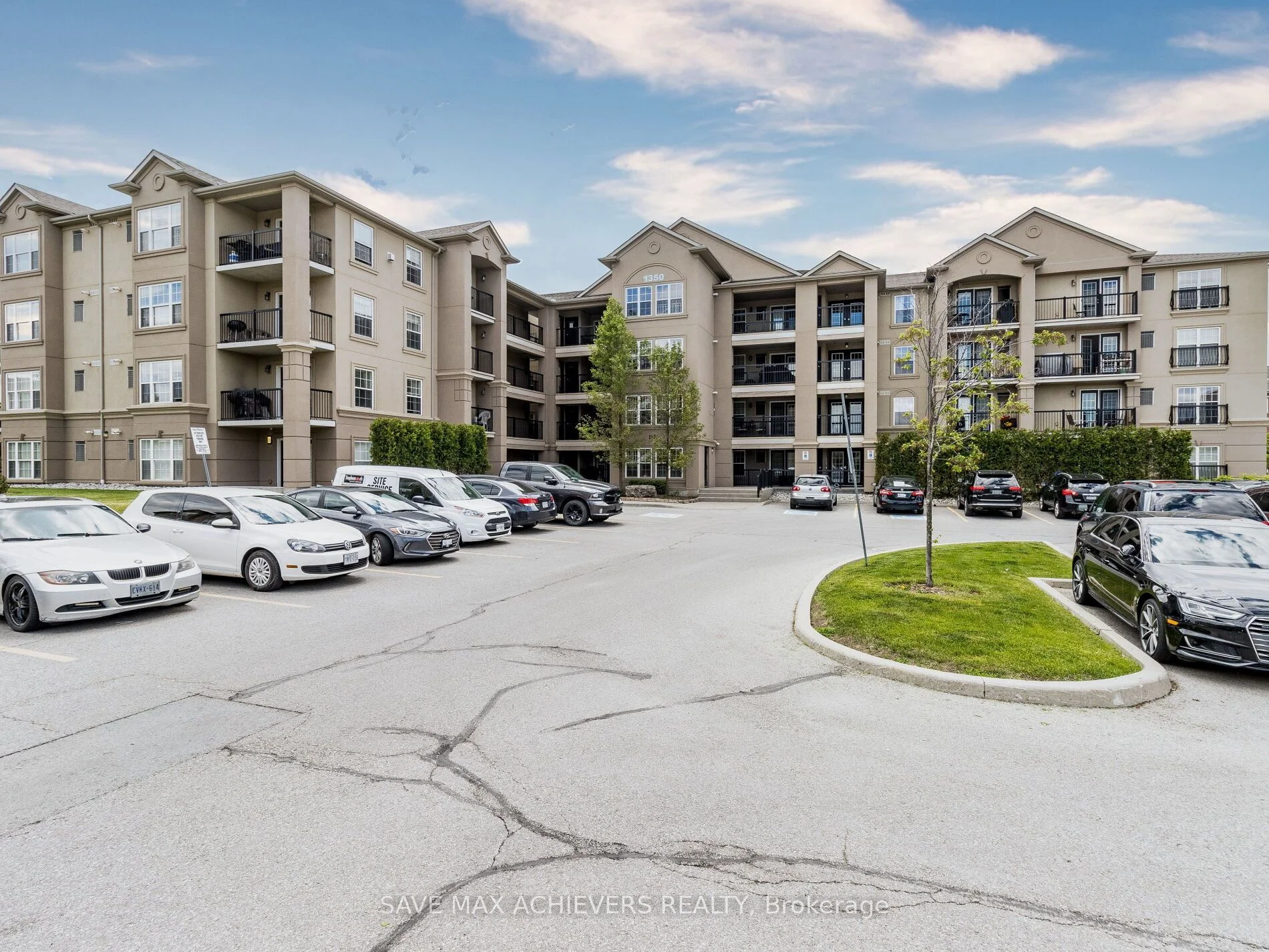 Condo Apartment in Milton