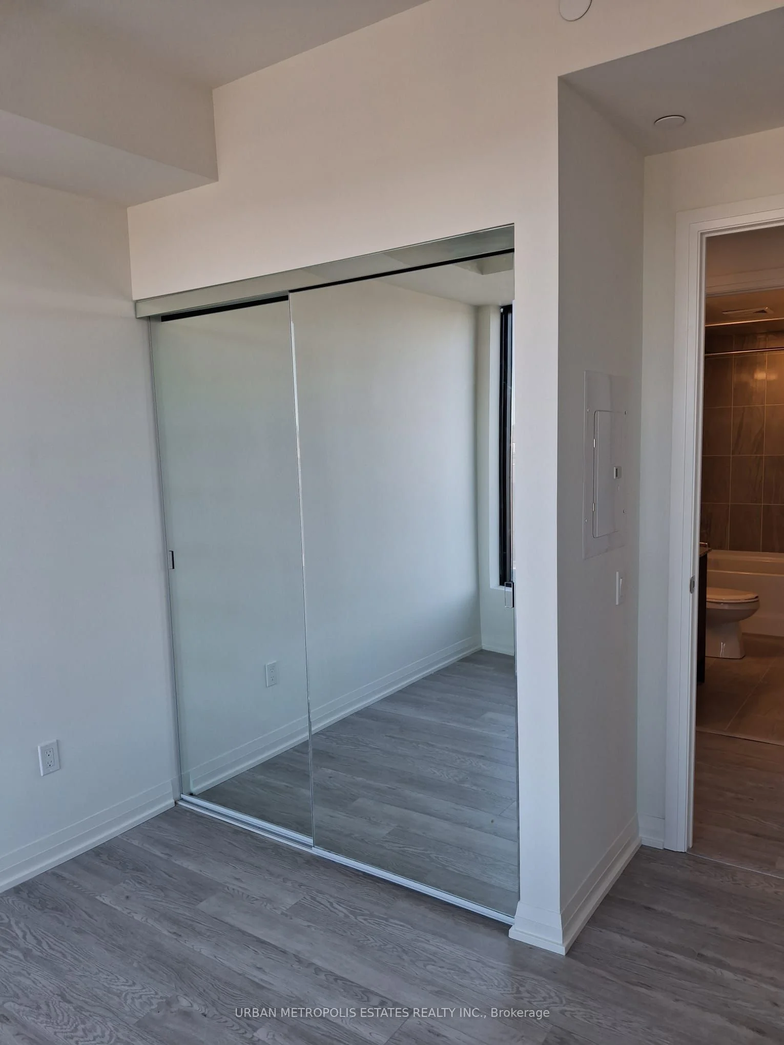1415 Dundas St. Street E 205, Oakville, ON L6H 7G1