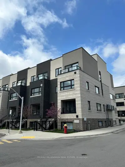 Condo Townhouse in Burlington