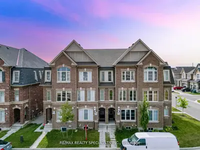 Att/Row/Townhouse in Brampton