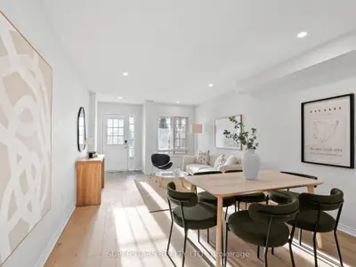 Att/Row/Townhouse in Milton