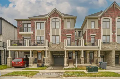 Att/Row/Townhouse in Brampton