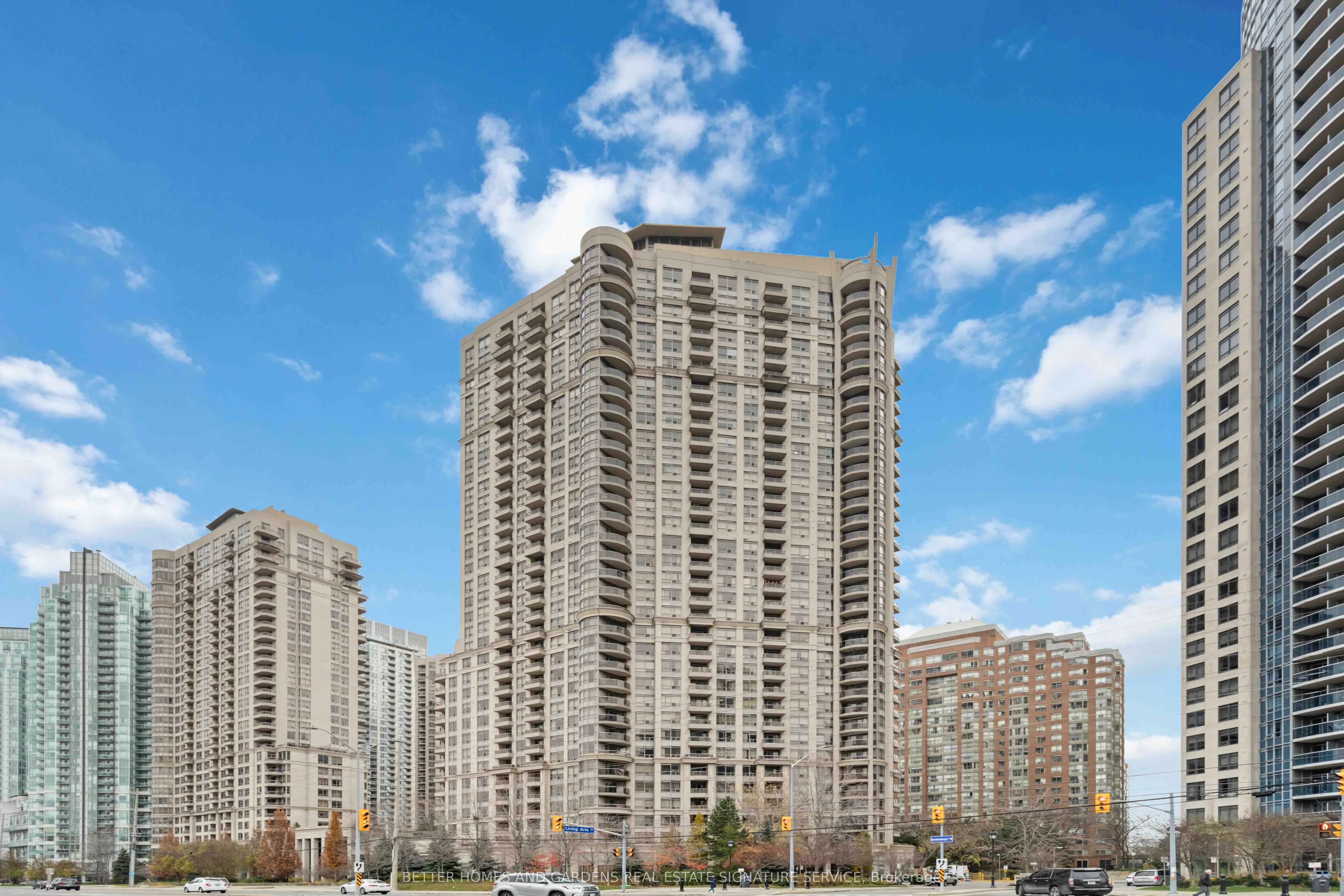 310 Burnhamthorpe Road 2111, Mississauga, On L5b 4p9