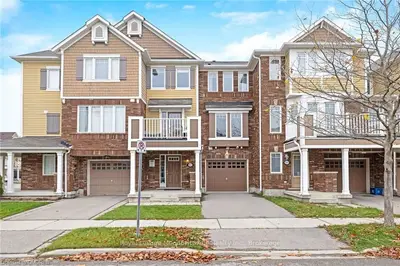 Att/Row/Townhouse in Milton
