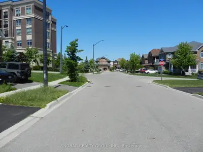 Att/Row/Townhouse in Mississauga