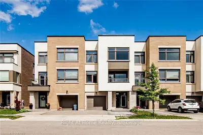 292 Squire Crescent, Oakville, On L6h 0l8