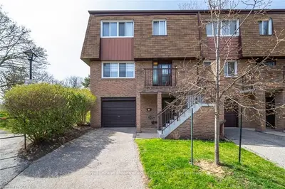 7030 Copenhagen Road 15, Mississauga, On L5n 2p3