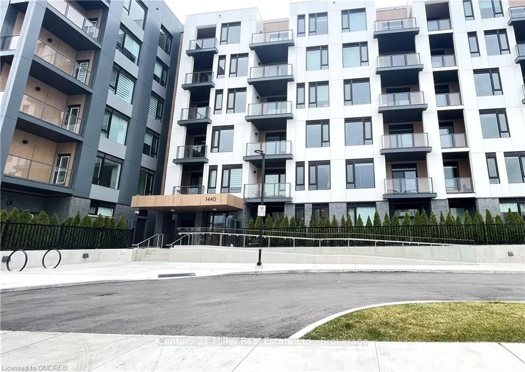 Condo Apartment in Milton