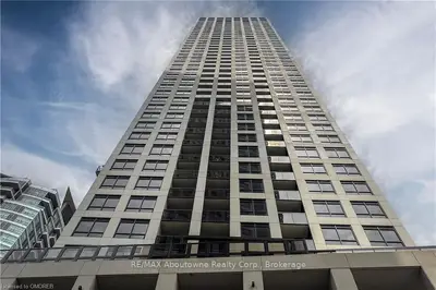 30 Elm Drive W 309, Mississauga, On L5b 1l9
