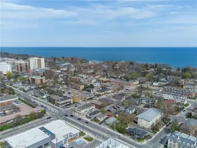 212 Kerr Street 909, Oakville, On L6k 3b1