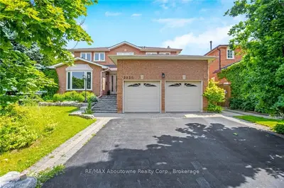 2235 W Grenville Drive, Oakville, On L6h 4w7