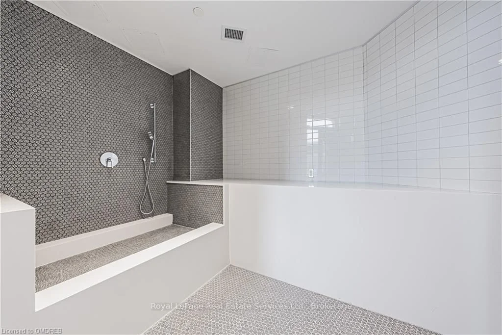 395 DUNDAS Street W 721, Oakville, ON L6M 0R8