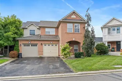 Att/Row/Townhouse in Milton