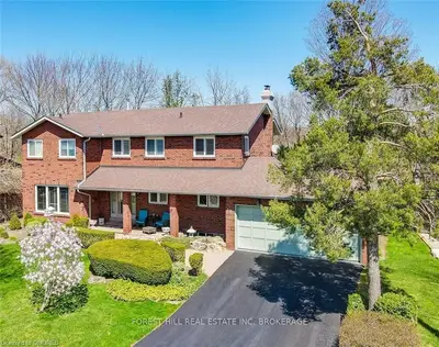 19 Amity Road, Mississauga, On L5m 1p1