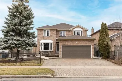 5687 Goldenbrook Drive, Mississauga, On L5m 3w5