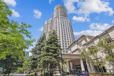 35 Kingsbridge Garden Circle 2104, Mississauga, On L5r 3z5