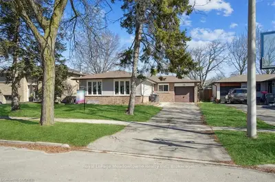 3331 Charmaine Heights, Mississauga, On L5a 3c2