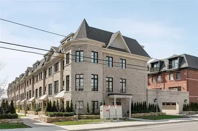 80 Daisy Avenue 24, Toronto W06, On M8w 1s1