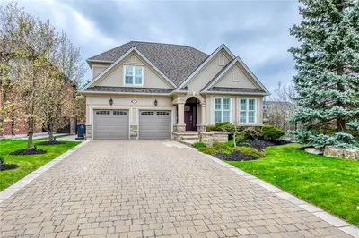 577 Renshaw Court, Mississauga, On L5h 4l7