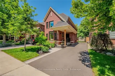 2588 Capilano Crescent, Oakville, On L6h 6l4