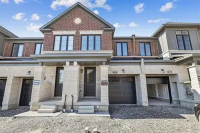 Att/Row/Townhouse in Burlington