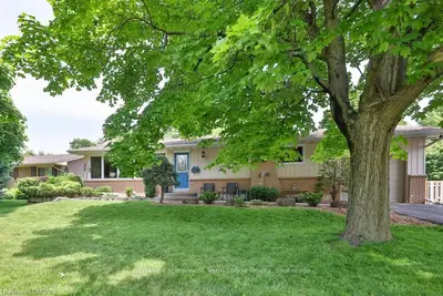1304 Elgin Crescent, Oakville, On L6h 2j7