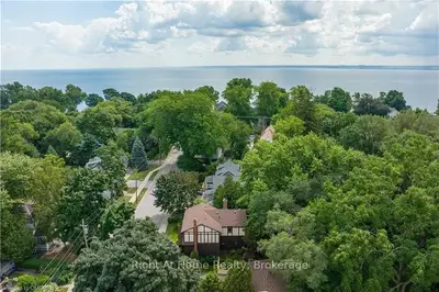 Detached in Burlington