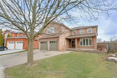 1453 Mayors Manor, Oakville, On, L6m 3b1