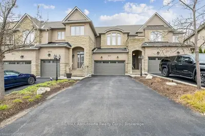 2254 Rockingham Drive 7, Oakville, On L6h 7h8
