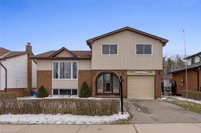 100 COBBLE HILL Road, Halton Hills, ON L7J 2N6