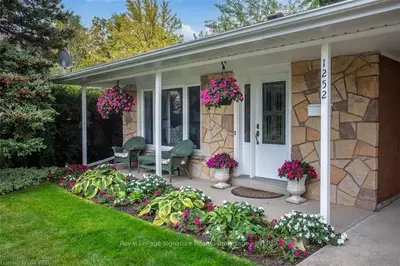 Detached in Burlington