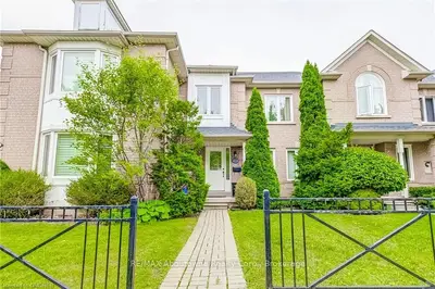 Condo Townhouse in Oakville