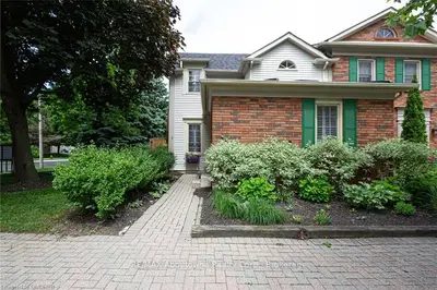 Condo Townhouse in Burlington