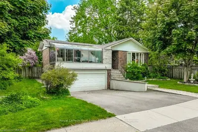 3664 Swirlingleaves Crescent, Mississauga, On L4y 3p8